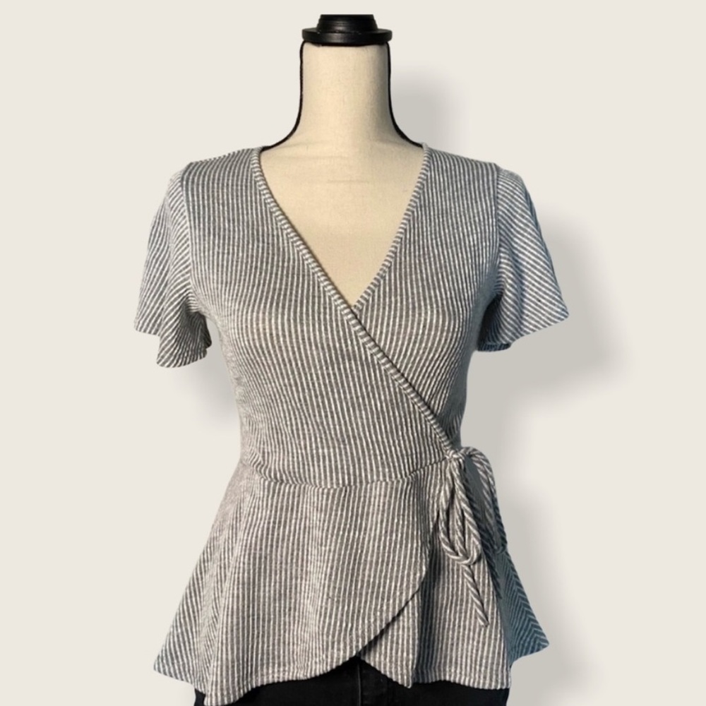 caution to the wind striped v neck faux wrap flutter sleeve top women’s medium